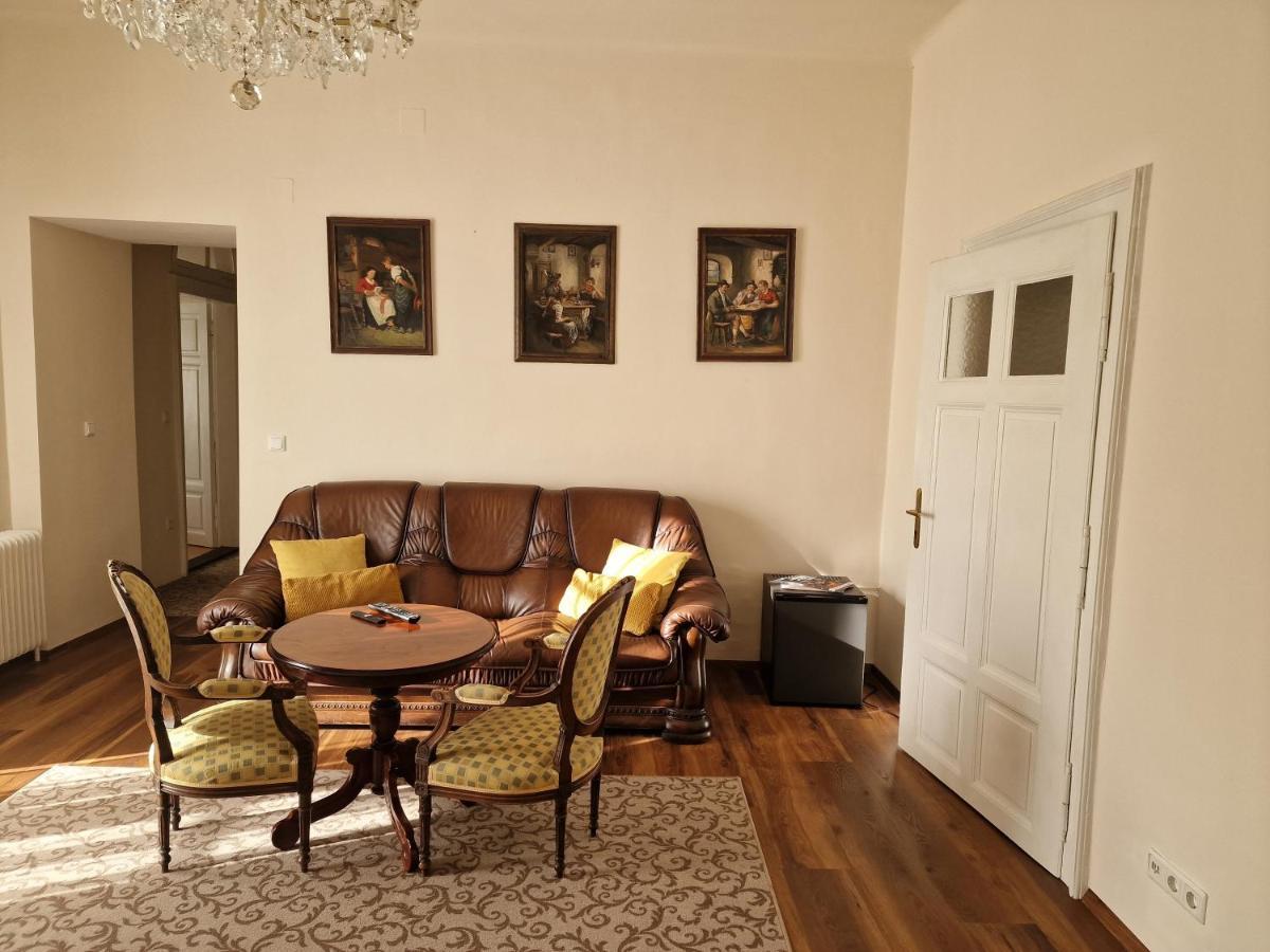 Bed and Breakfast Palais Kneissl  Burgau Exterior foto
