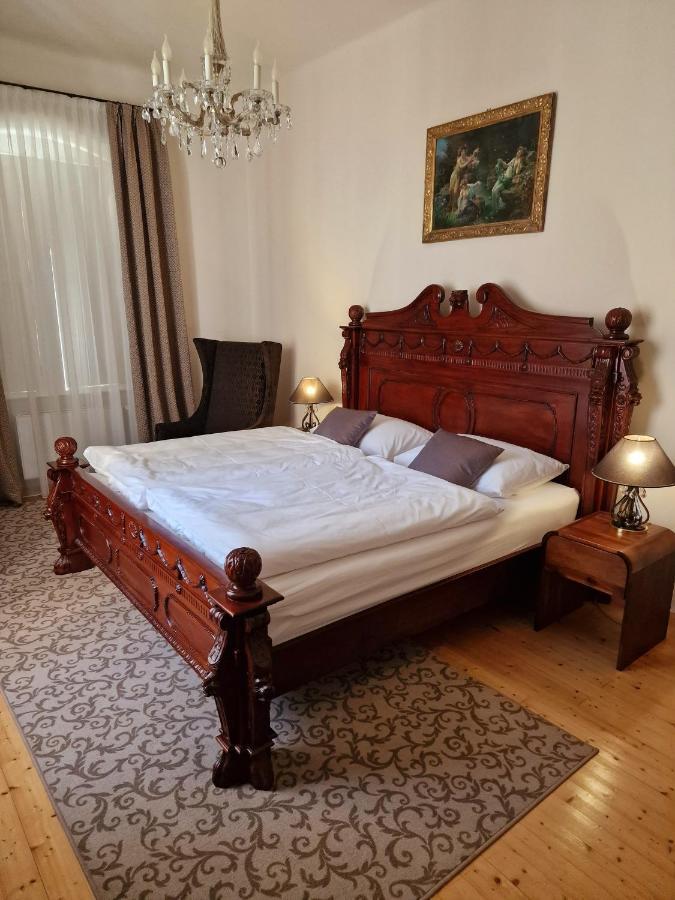 Bed and Breakfast Palais Kneissl  Burgau Exterior foto